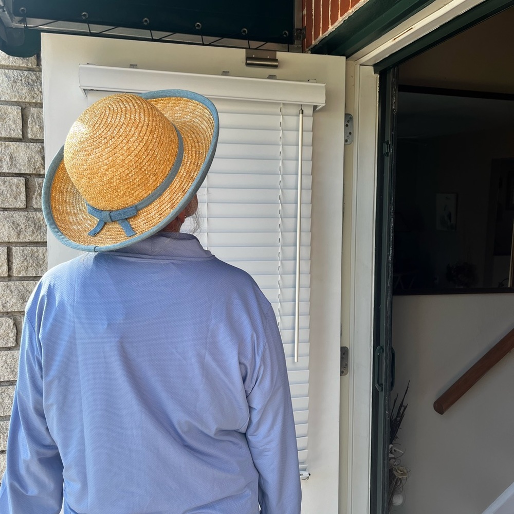 Women’s Tan Straw Hat with Light Blue Denim Trim - Picture 4 of 5